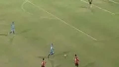 《川超联赛判罚风波揭晓：争议判罚评议出炉，裁判阵容再现停哨潮》