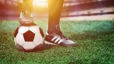 【腹肌风暴来袭】萨拉赫健身打卡，揭秘社交平台上的完美身材瞬间！