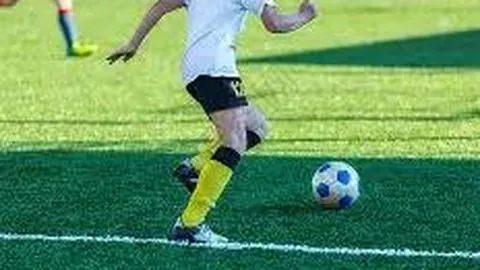 激情姆本扎：中超赛场，球迷欢呼助力，梦想刻印辉煌瞬间！